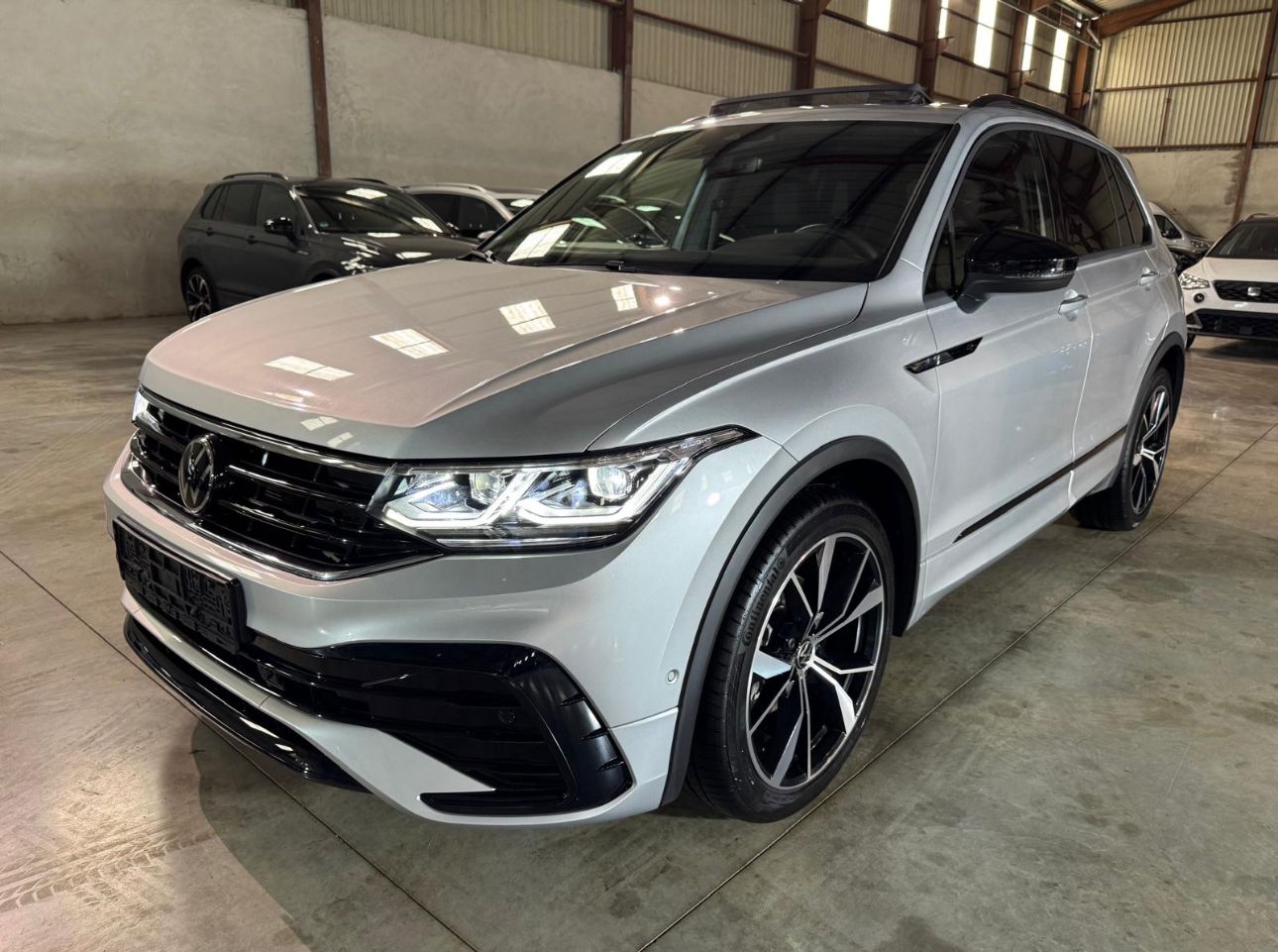 VOLKSWAGEN TIGUAN R-LINE