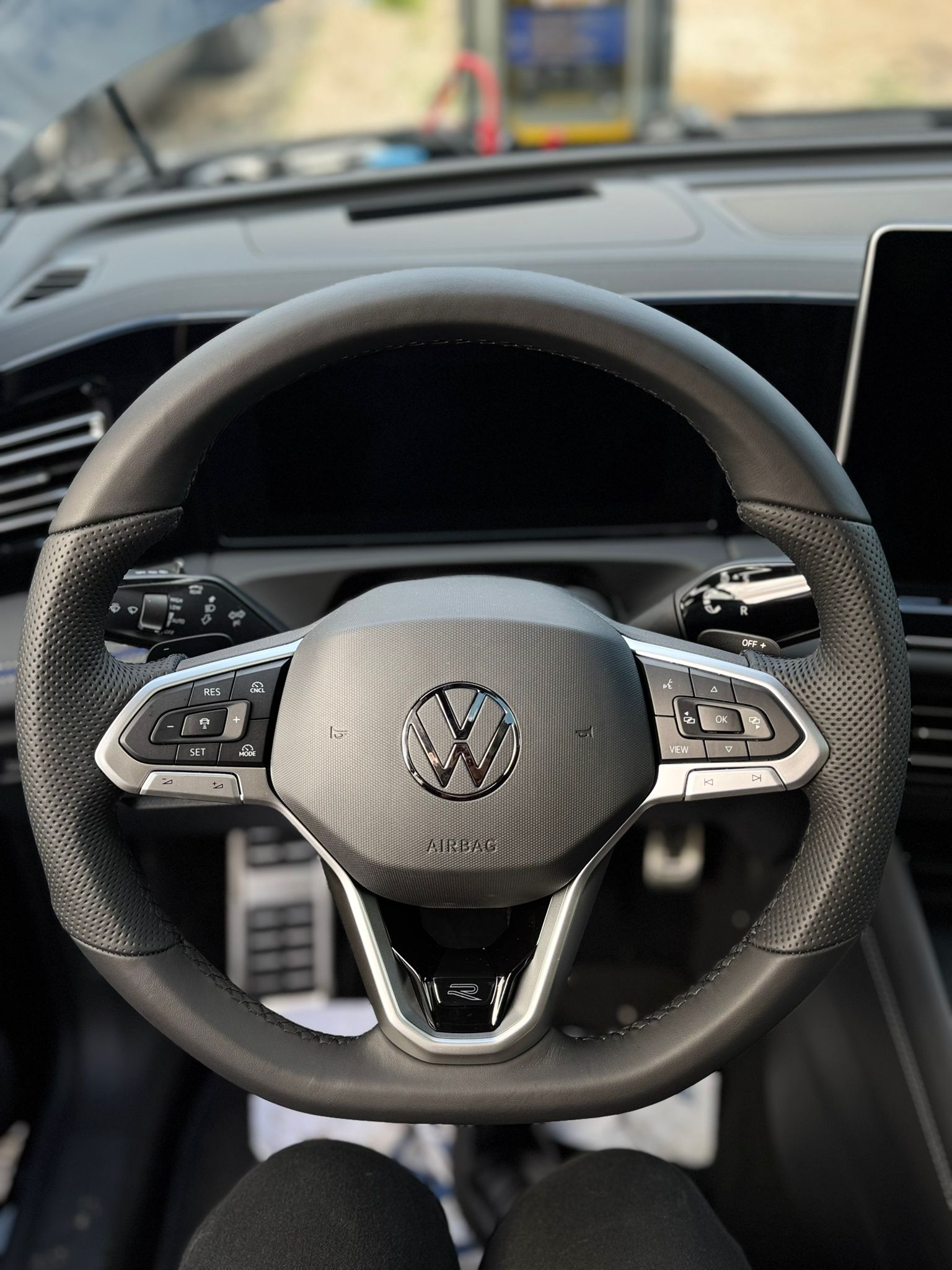 VOLSVAGEN TIGUAN R-LINE