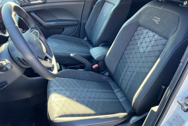 VOLKSWAGEN T-CROSS R-LINE