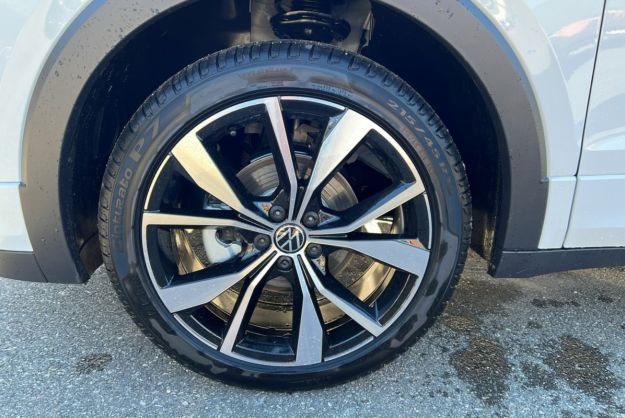 VOLKSWAGEN T-CROSS R-LINE