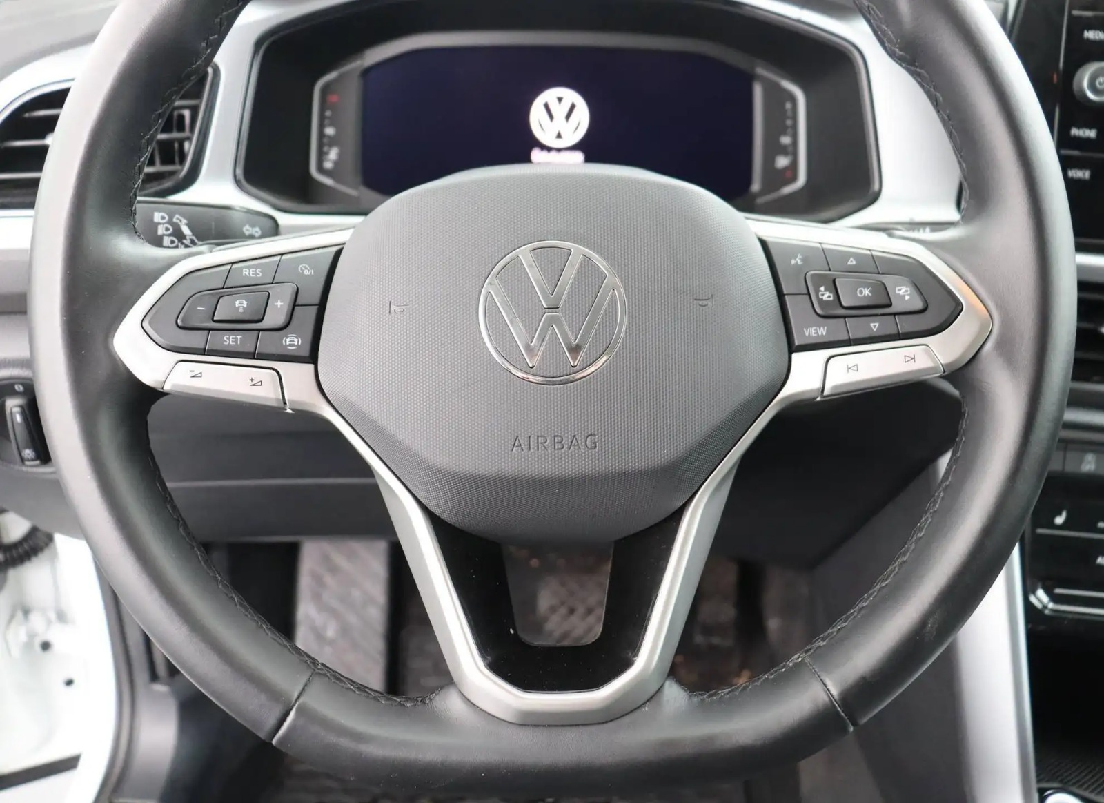 VOLKSWAGEN T-ROC LIFE PLUS