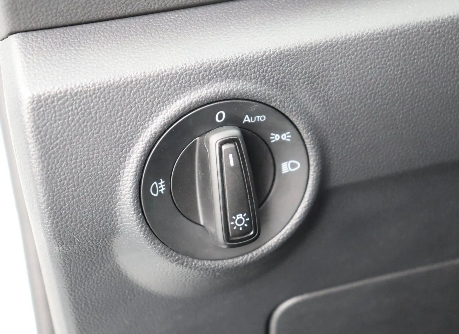 VOLKSWAGEN T-ROC LIFE PLUS