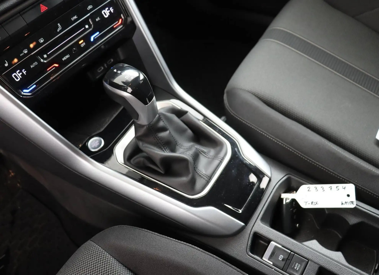 VOLKSWAGEN T-ROC LIFE PLUS