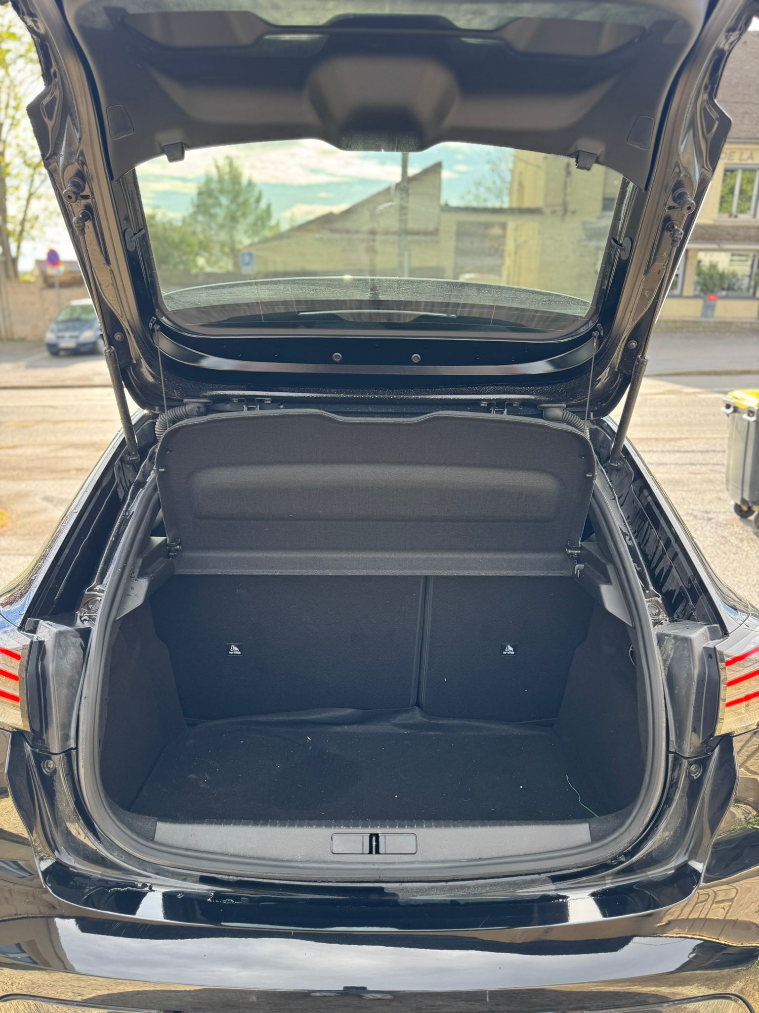 PEUGEOT 208 ALLURE