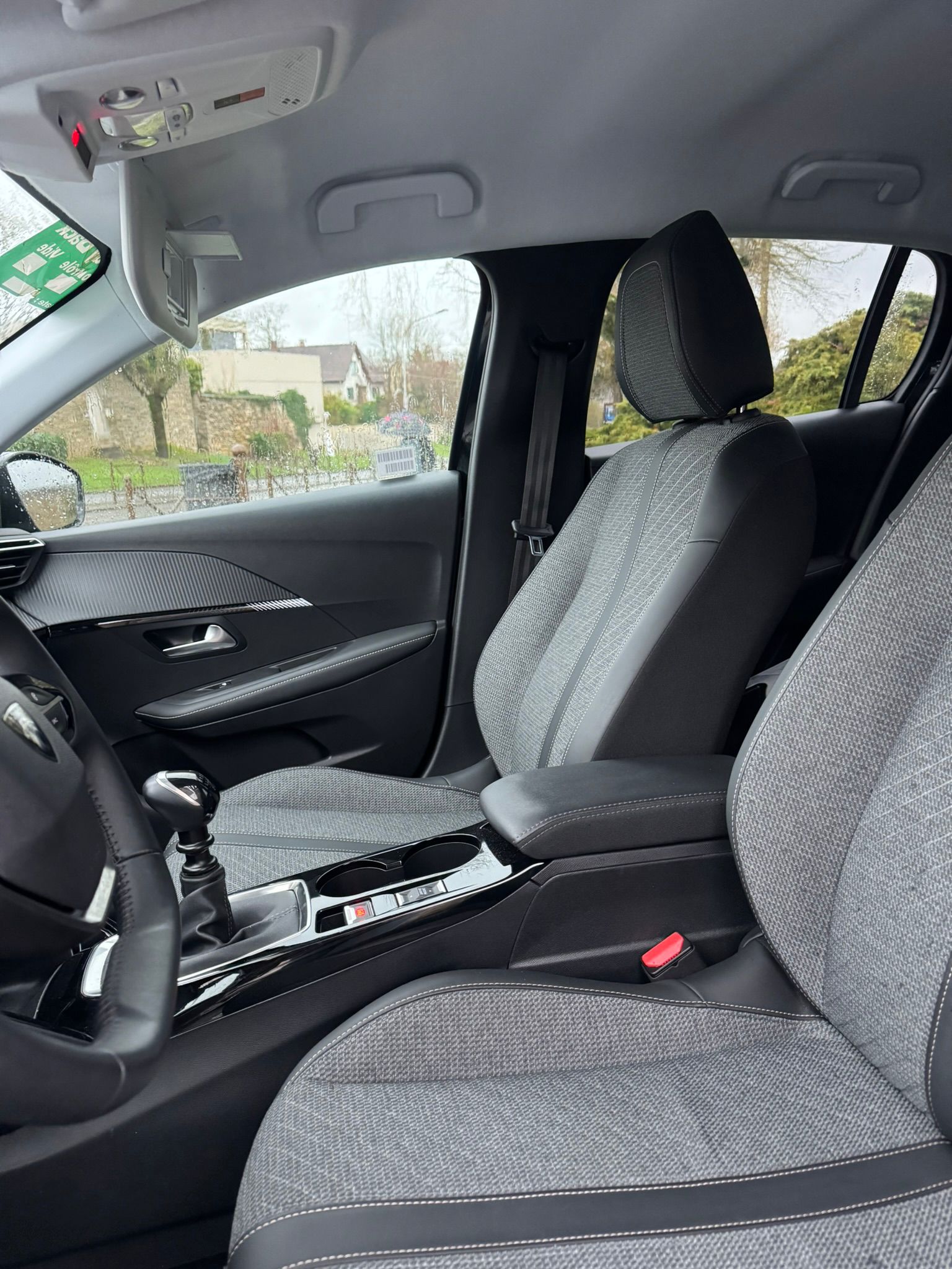 PEUGEOT 208 ALLURE