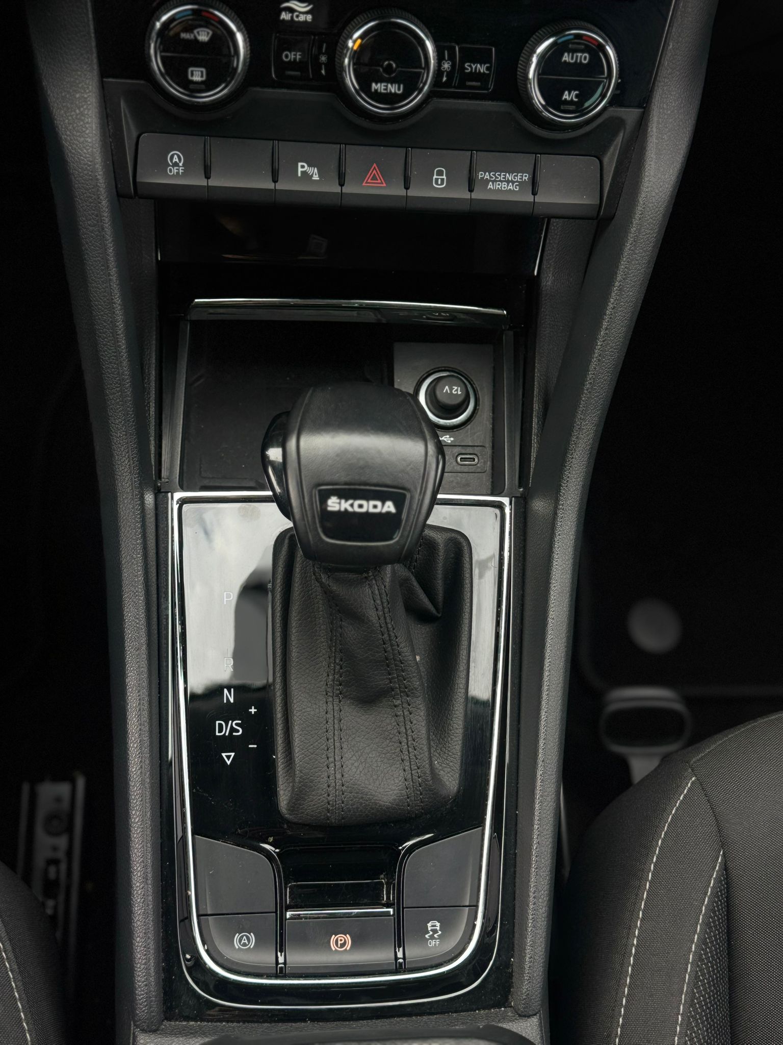 SKODA KAROQ AMBITION