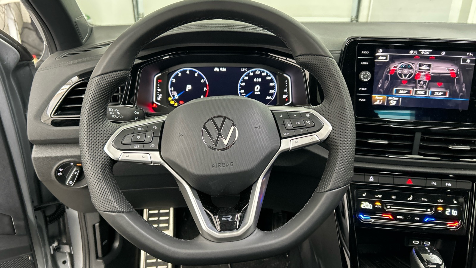 VOLKSWAGEN T-ROC R-LINE