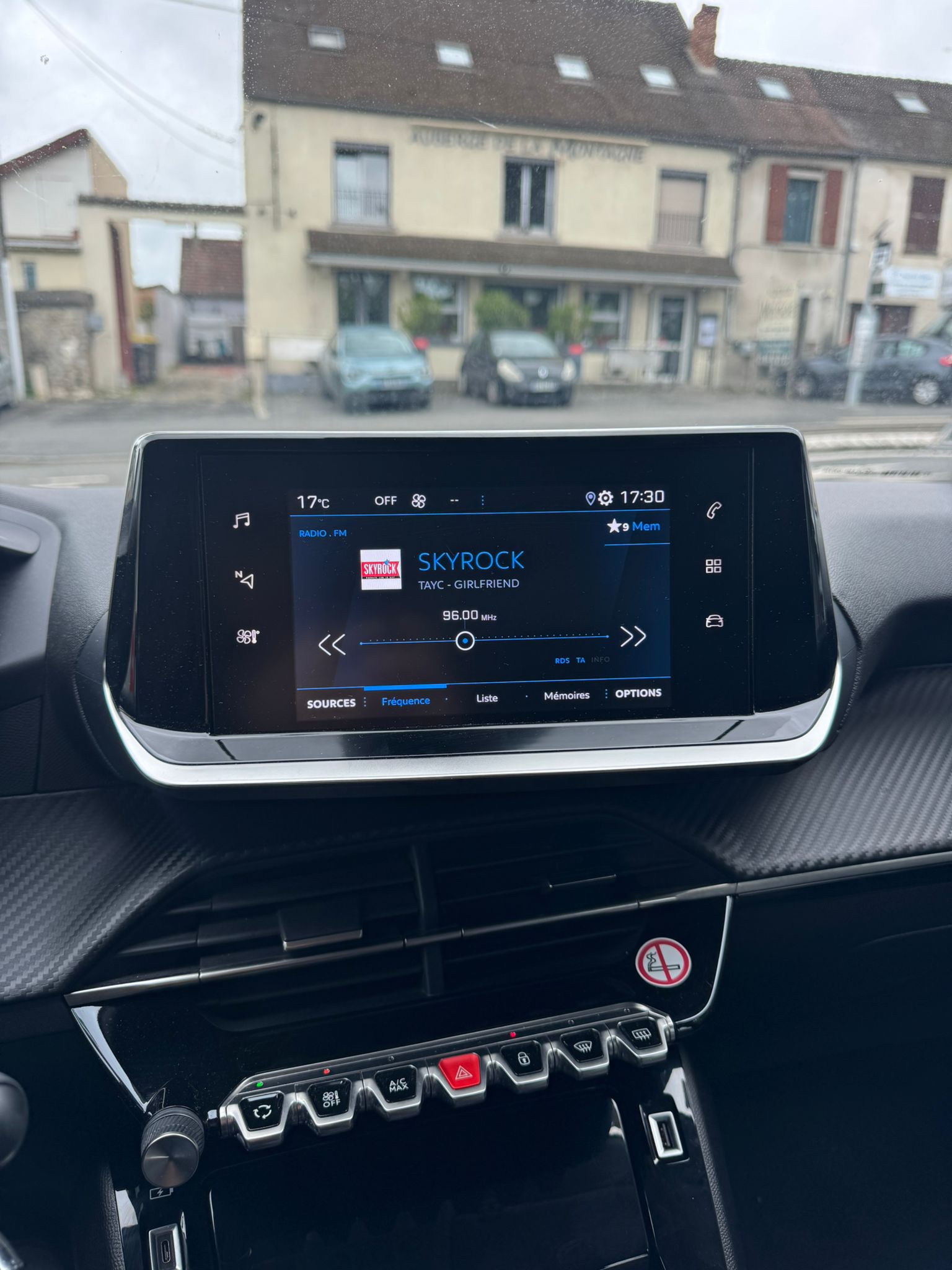 PEUGEOT 208 ALLURE PACK