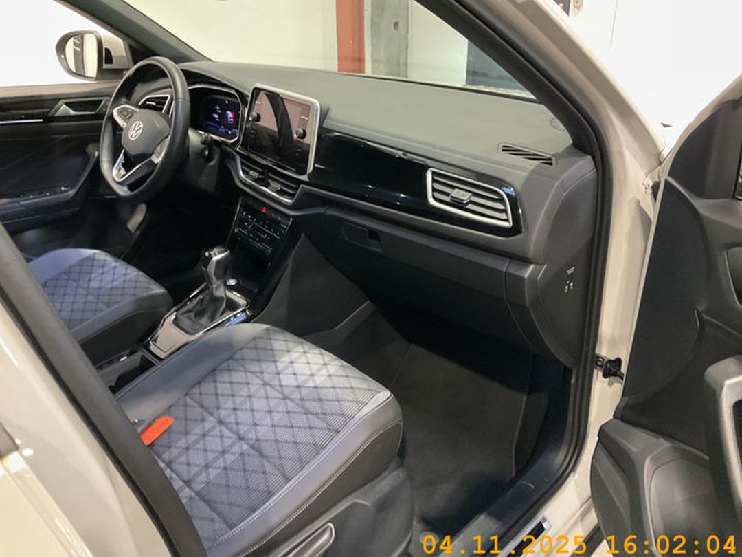 VOLKSWAGEN T-ROC R-LINE