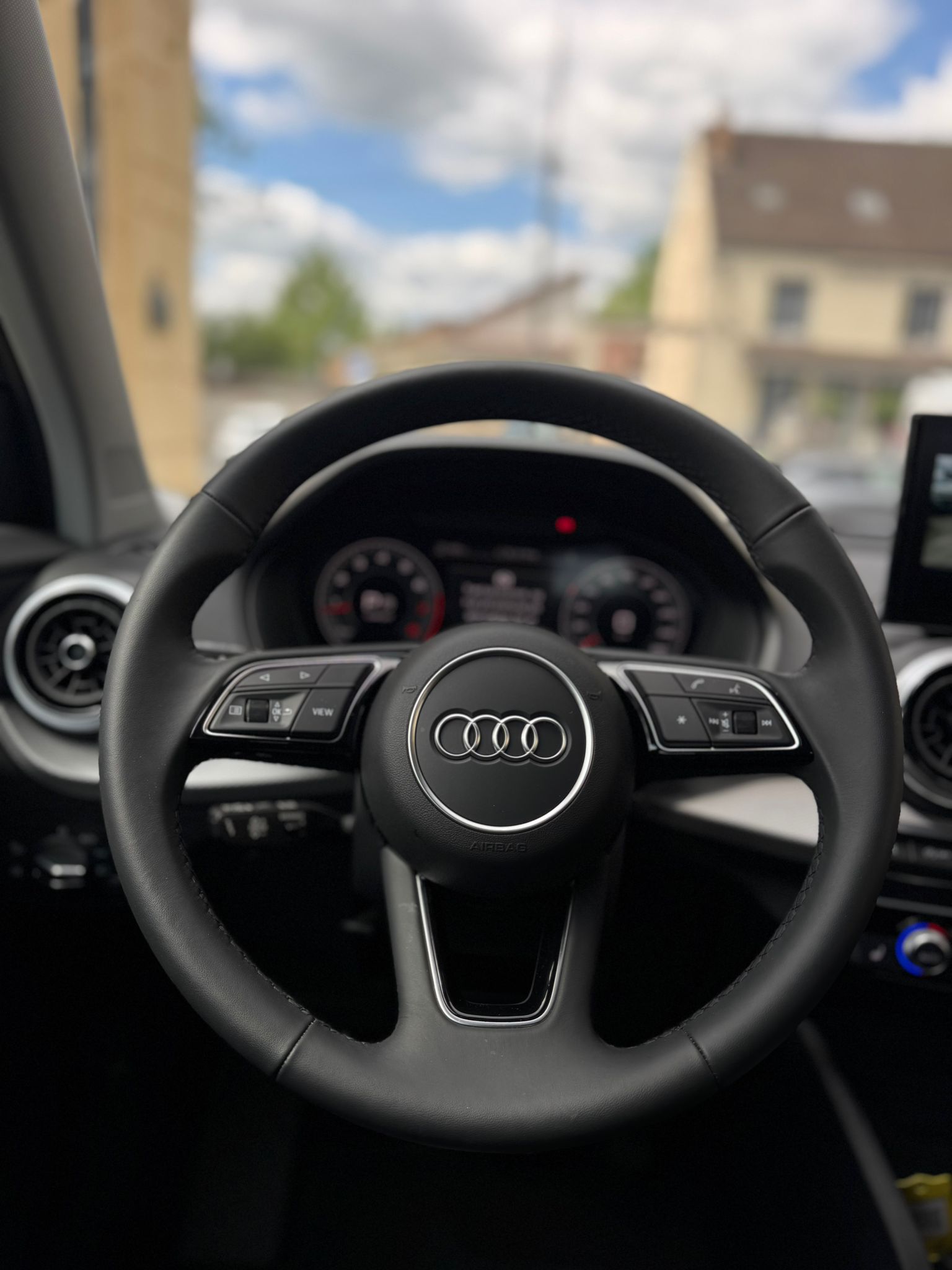 AUDI Q2 S LINE
