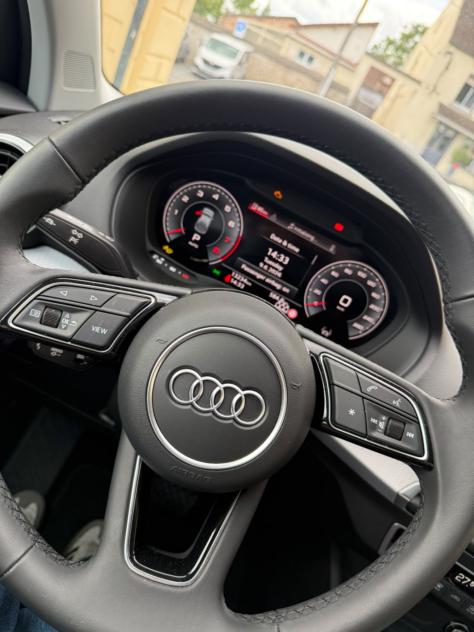 AUDI Q2 S LINE