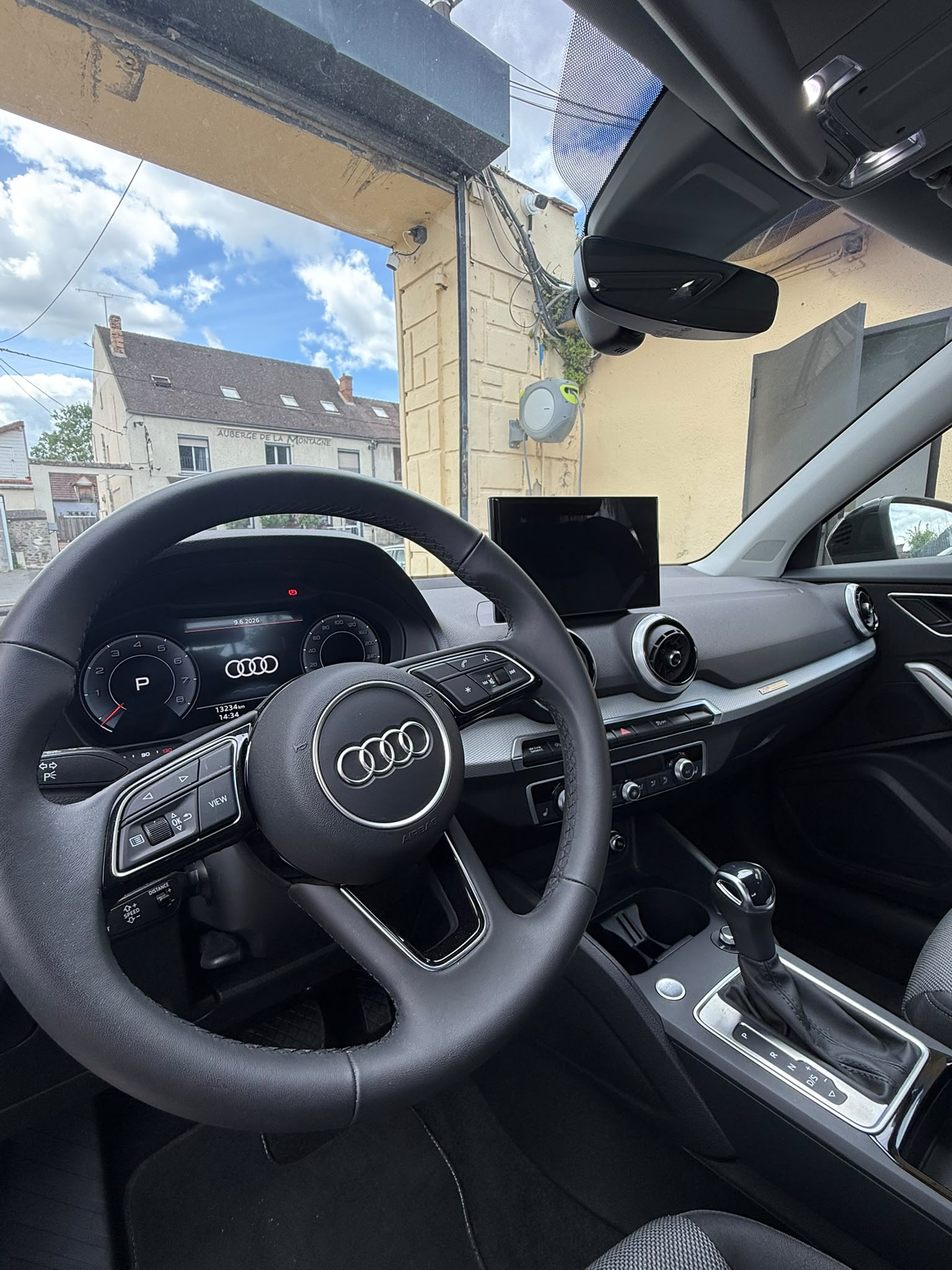 AUDI Q2 S LINE