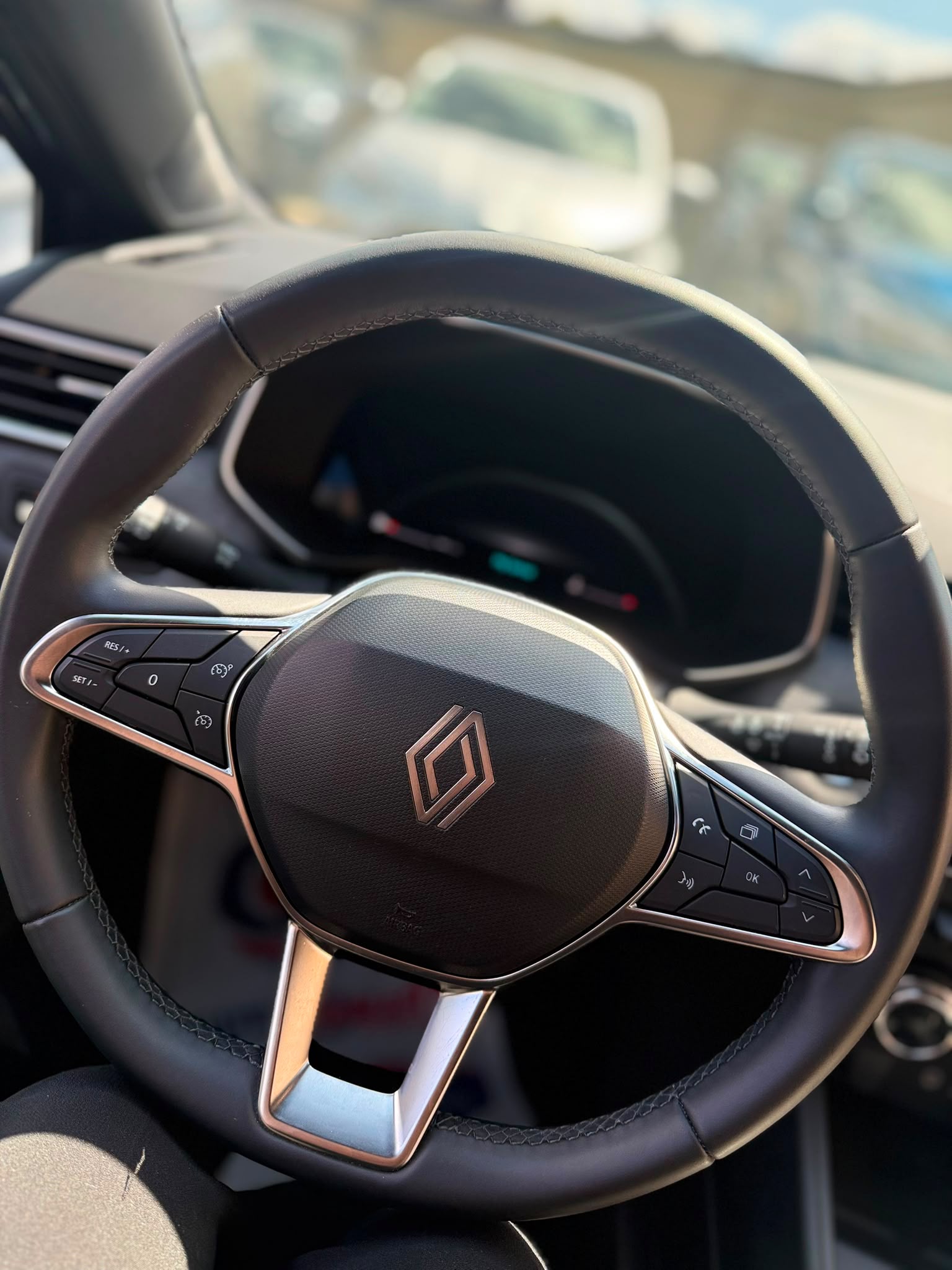 RENAULT CLIO V TECHNO+