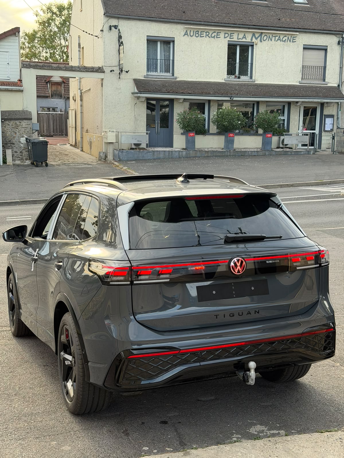 VOLKSWAGEN TIGUAN R-LINE