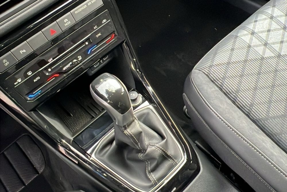 VOLKSWAGEN T-CROSS R-LINE