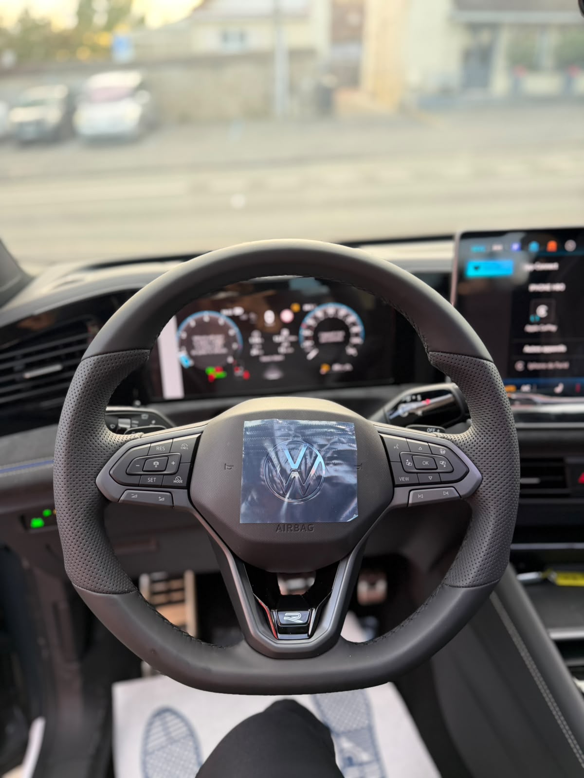 VOLKSWAGEN TIGUAN R-LINE