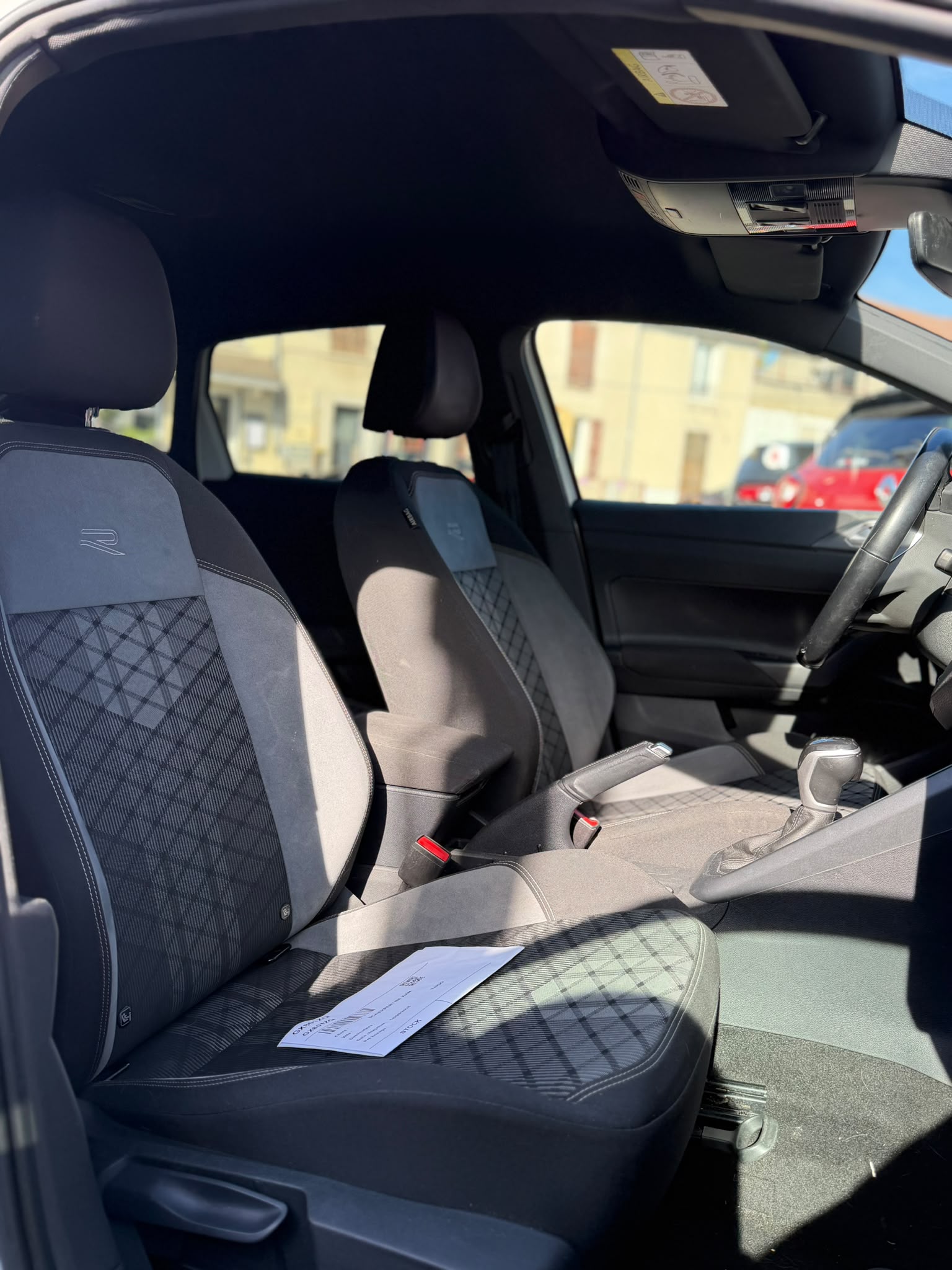 VOLKSWAGEN TAIGO R-LINE