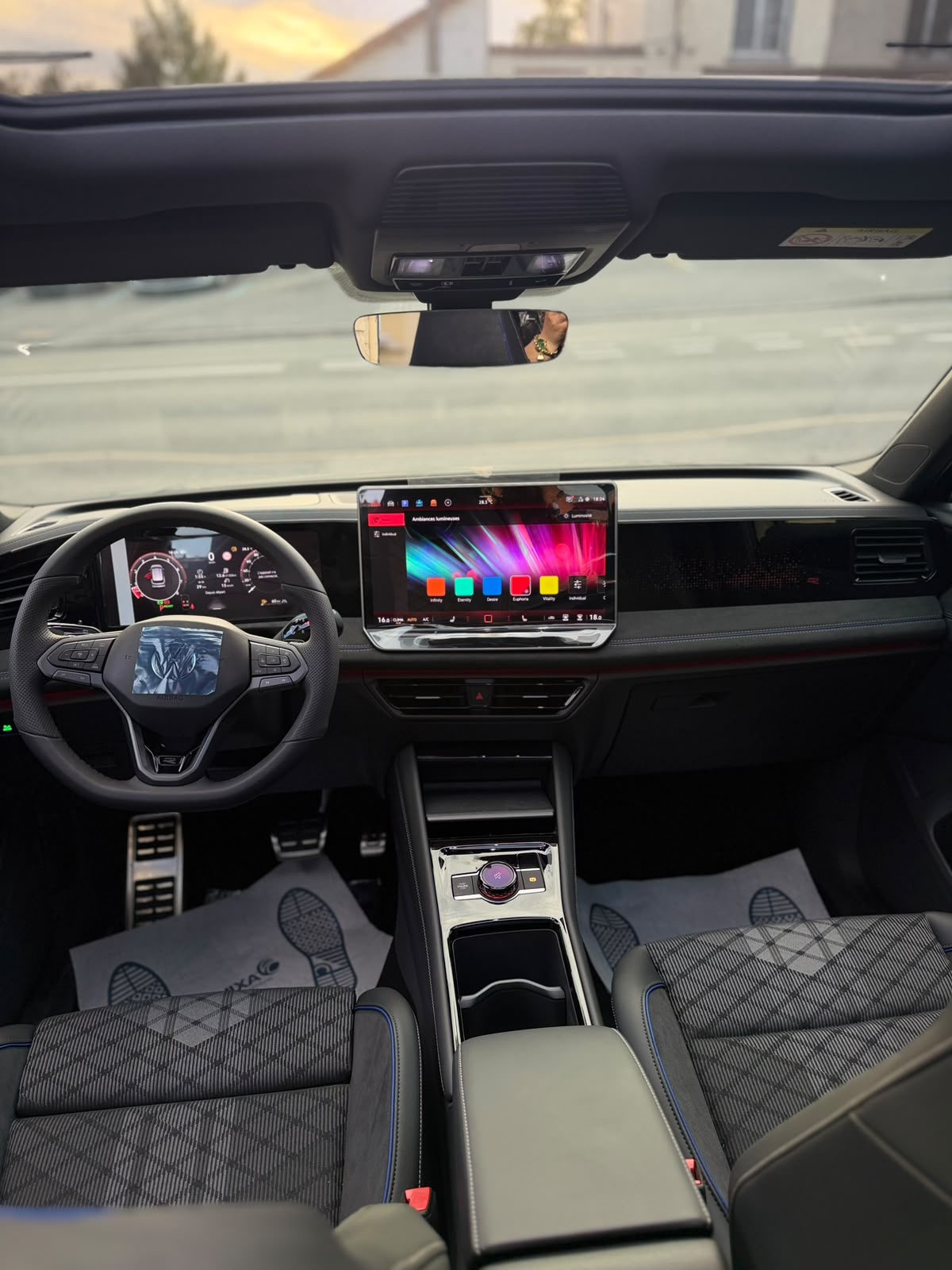 VOLKSWAGEN TIGUAN R-LINE