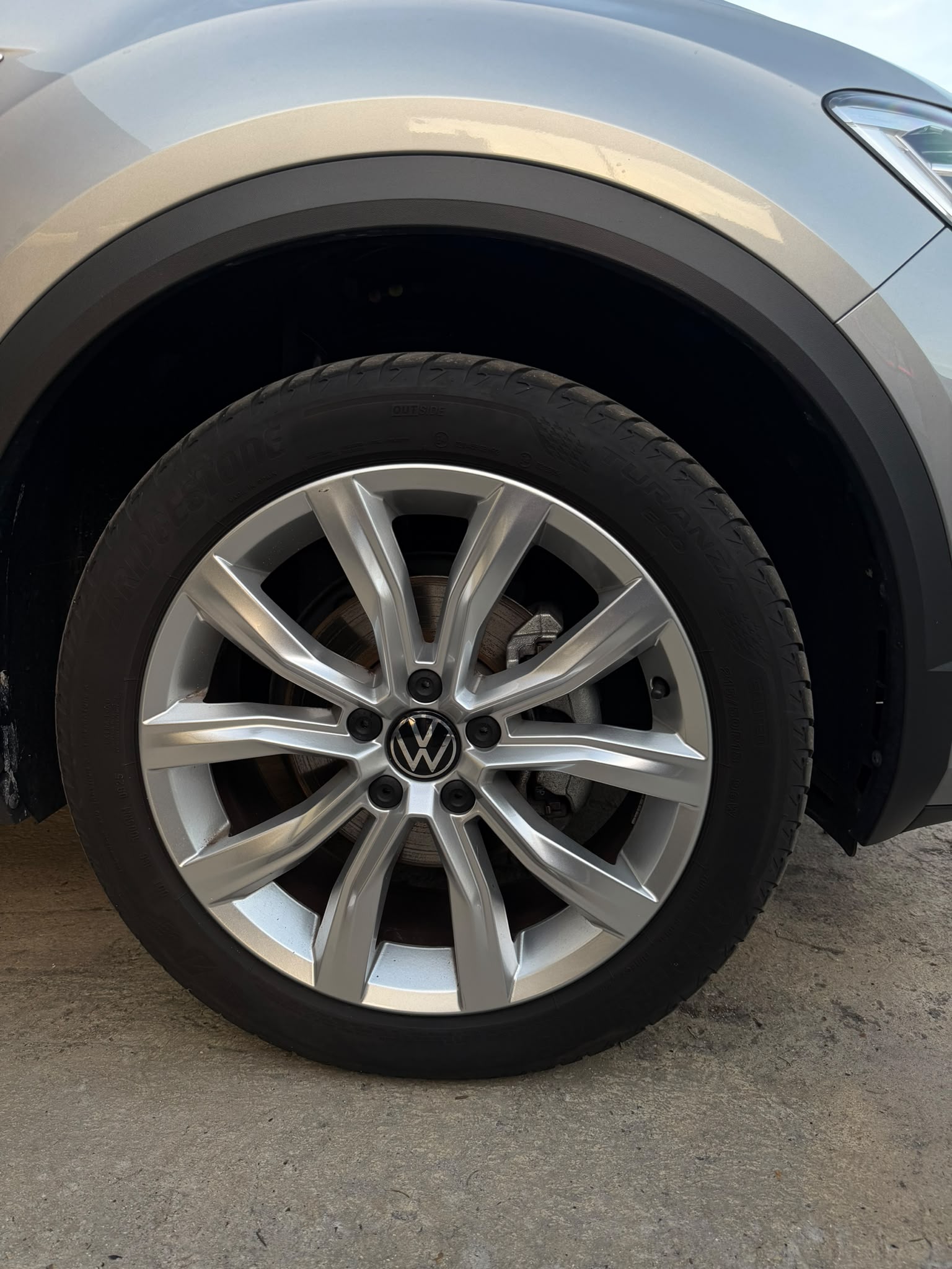 VOLKSWAGEN T-ROC R-LINE