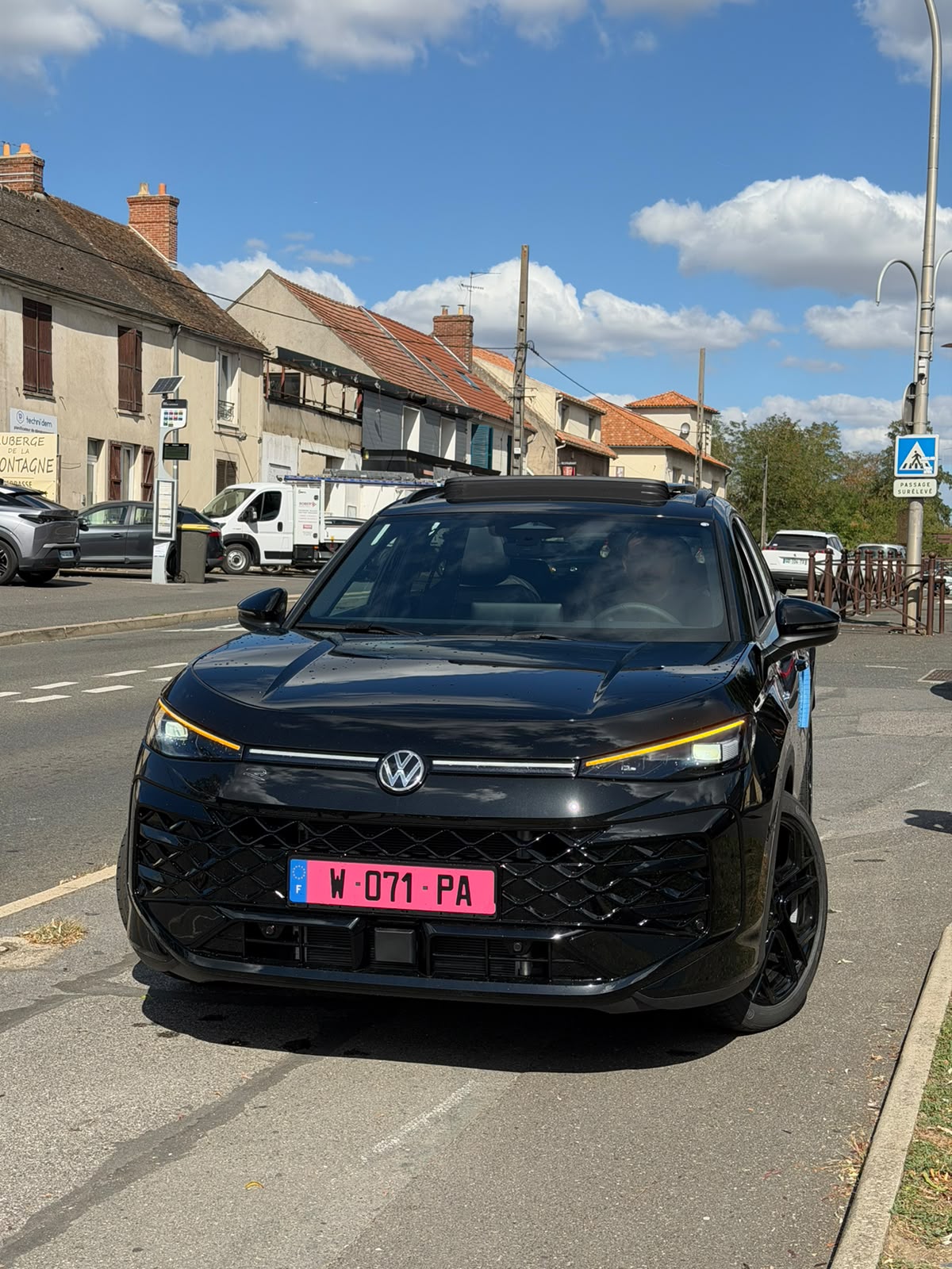 NEW VOLKSWAGEN T-ROC R-LINE