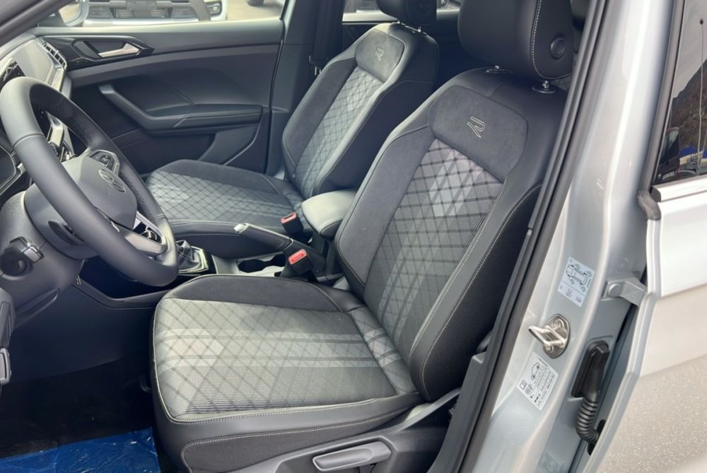 VOLKSWAGEN T-CROSS R-LINE