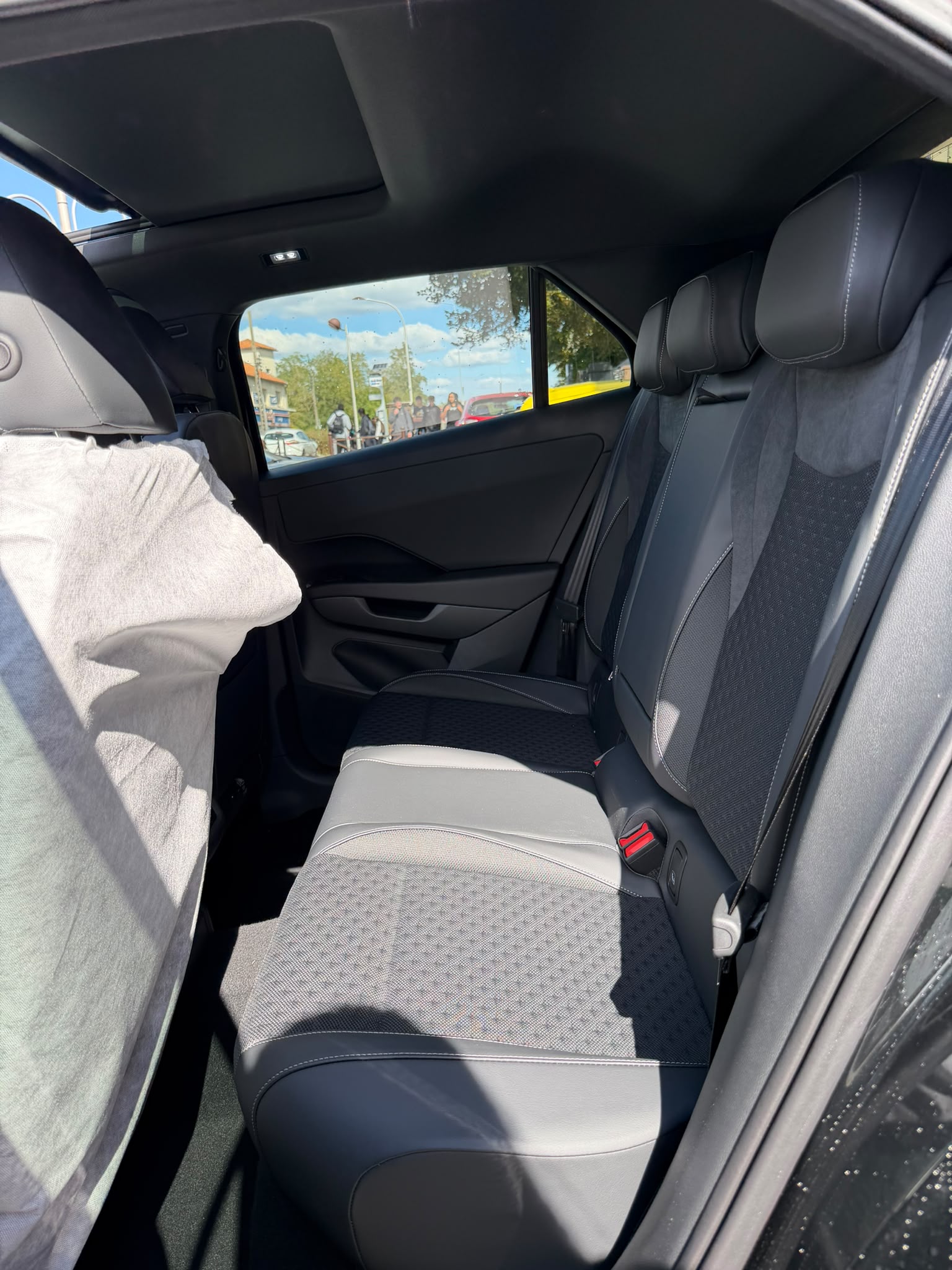 NEW VOLKSWAGEN T-ROC R-LINE