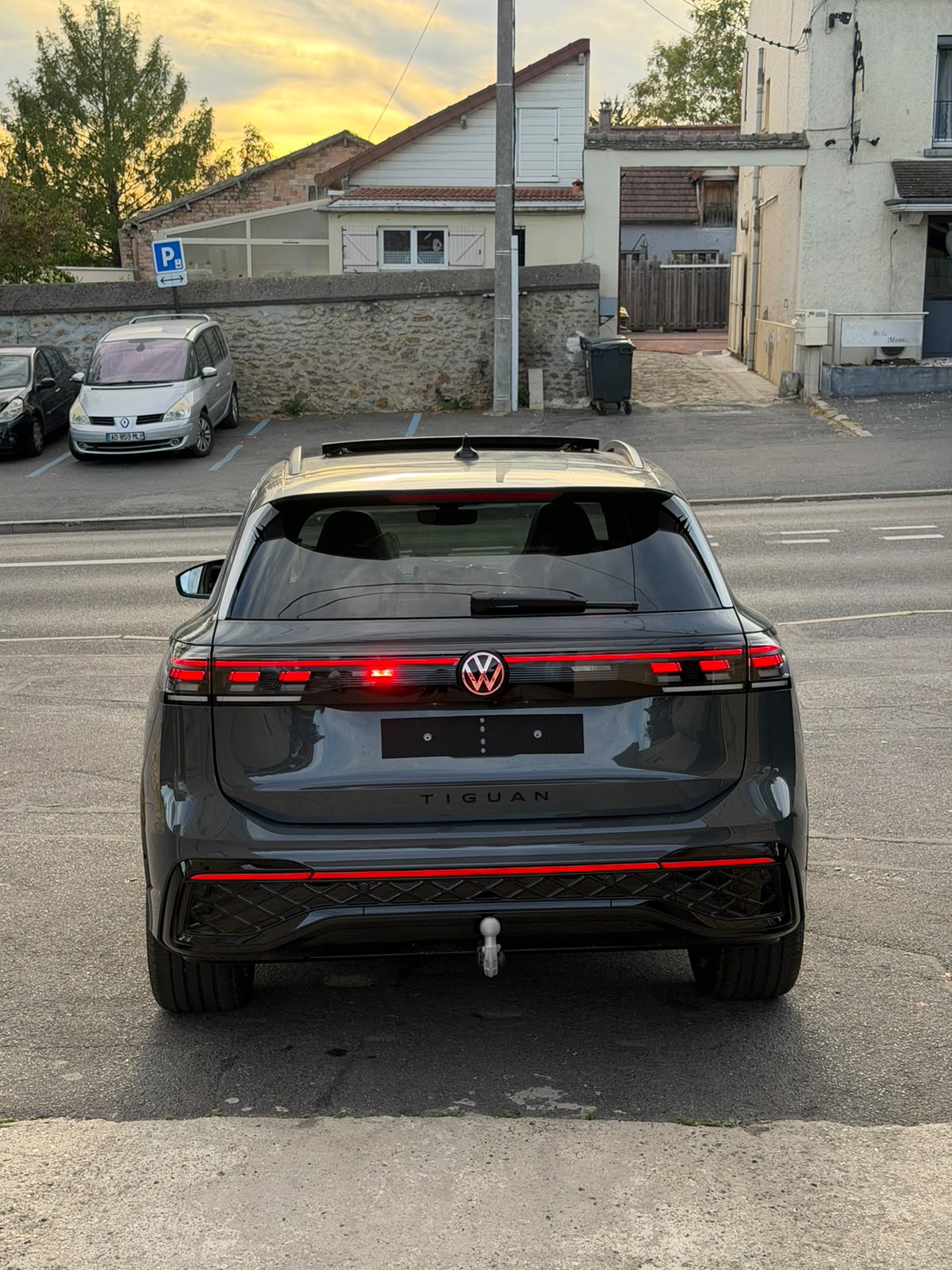 VOLKSWAGEN TIGUAN R-LINE