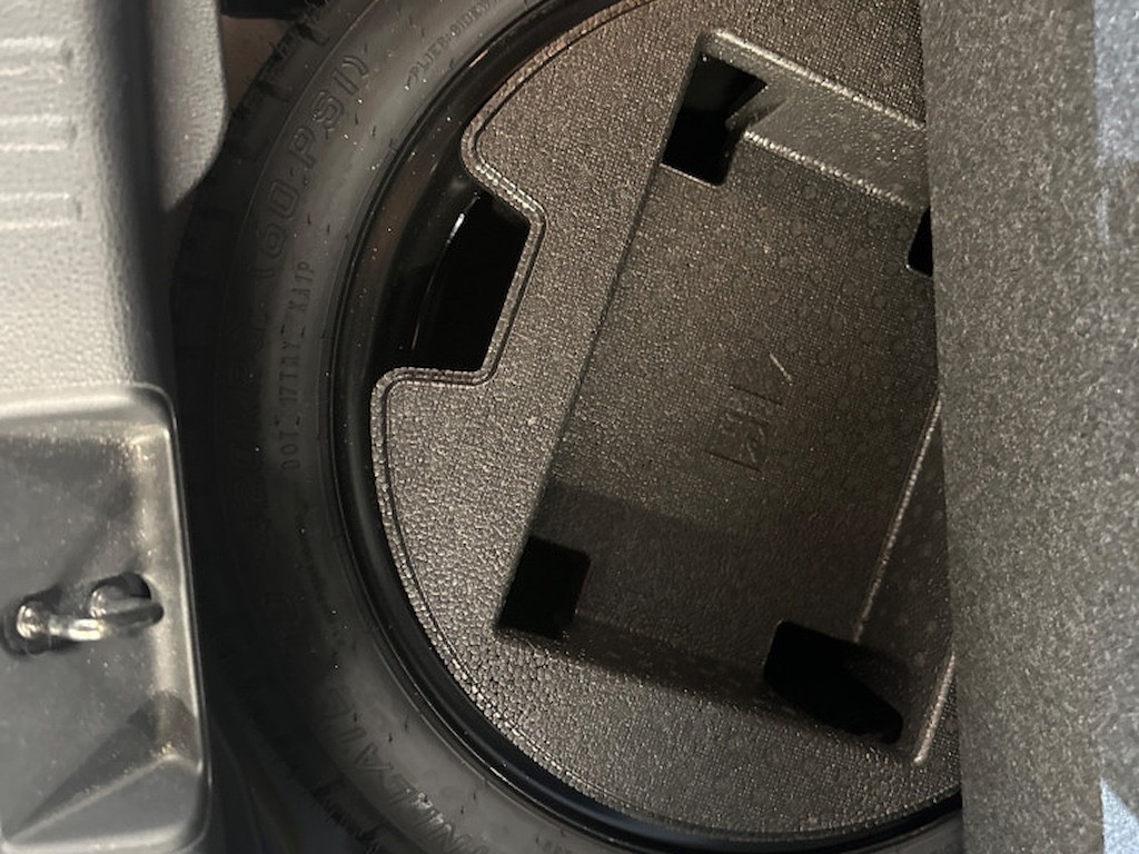 TOYOTA YARIS DYNAMIC BUSINESS