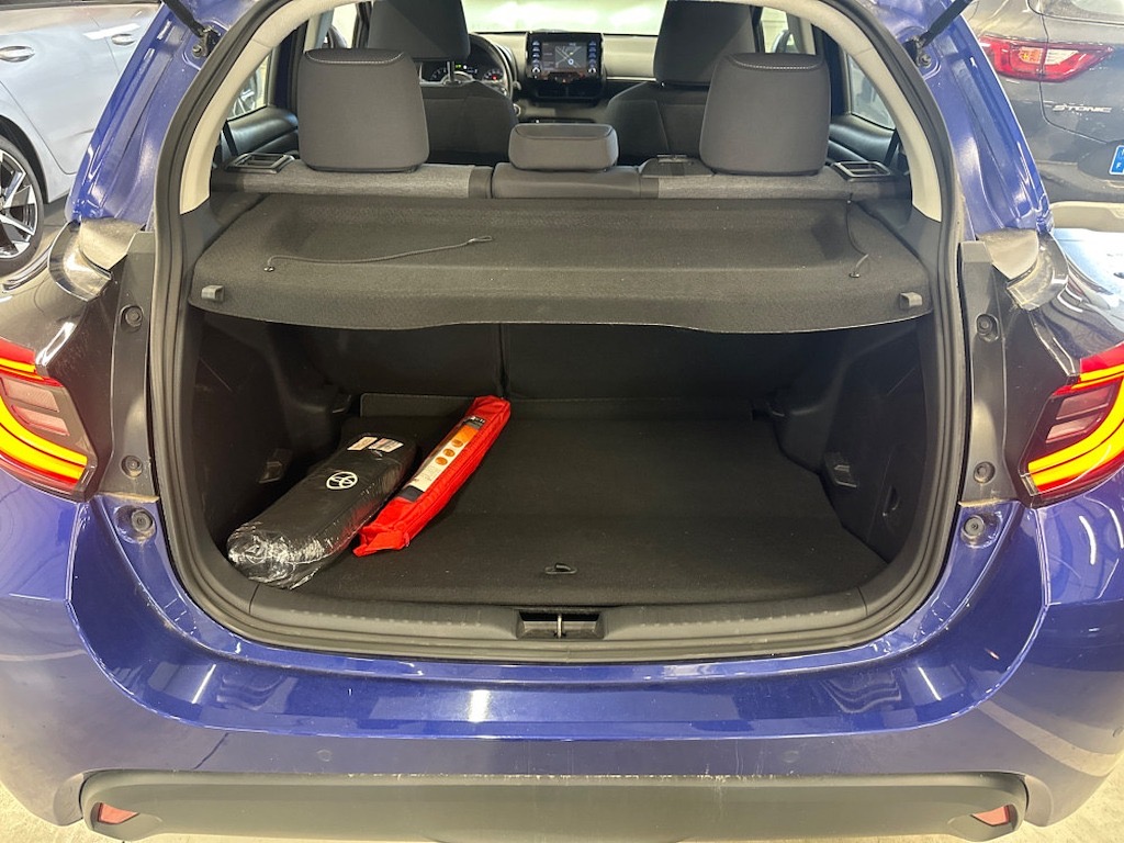 TOYOTA YARIS DYNAMIC BUSINESS