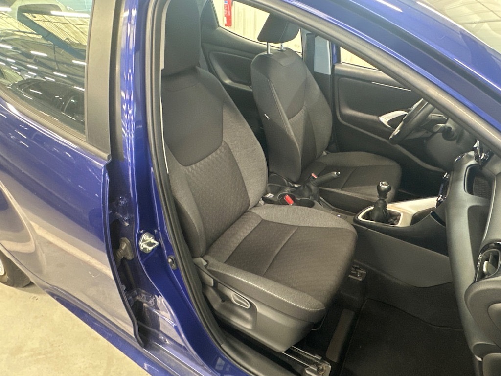 TOYOTA YARIS DYNAMIC BUSINESS
